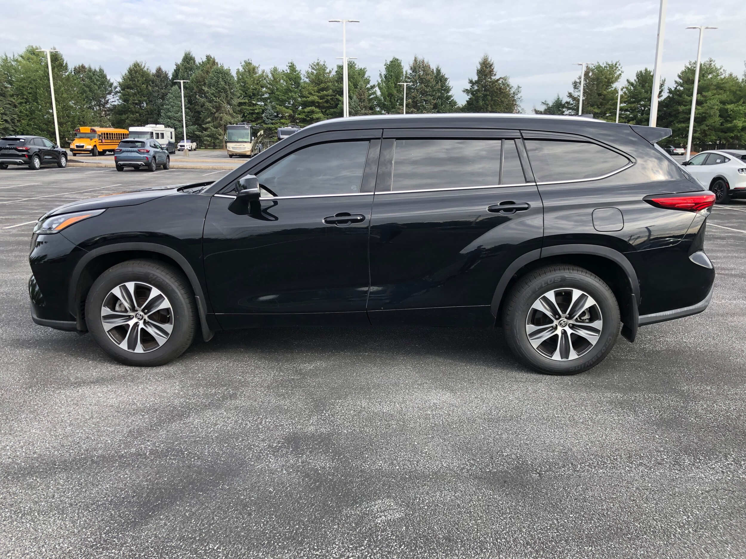 2020 Toyota Highlander XLE photo 2