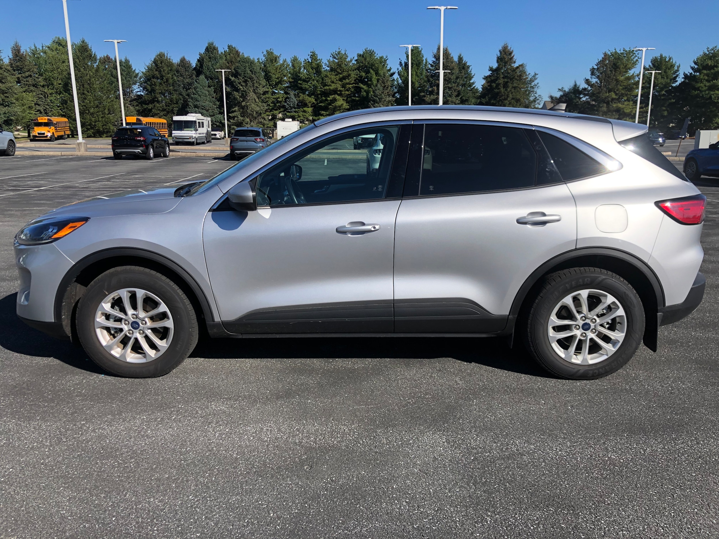 2020 Ford Escape SE photo 2