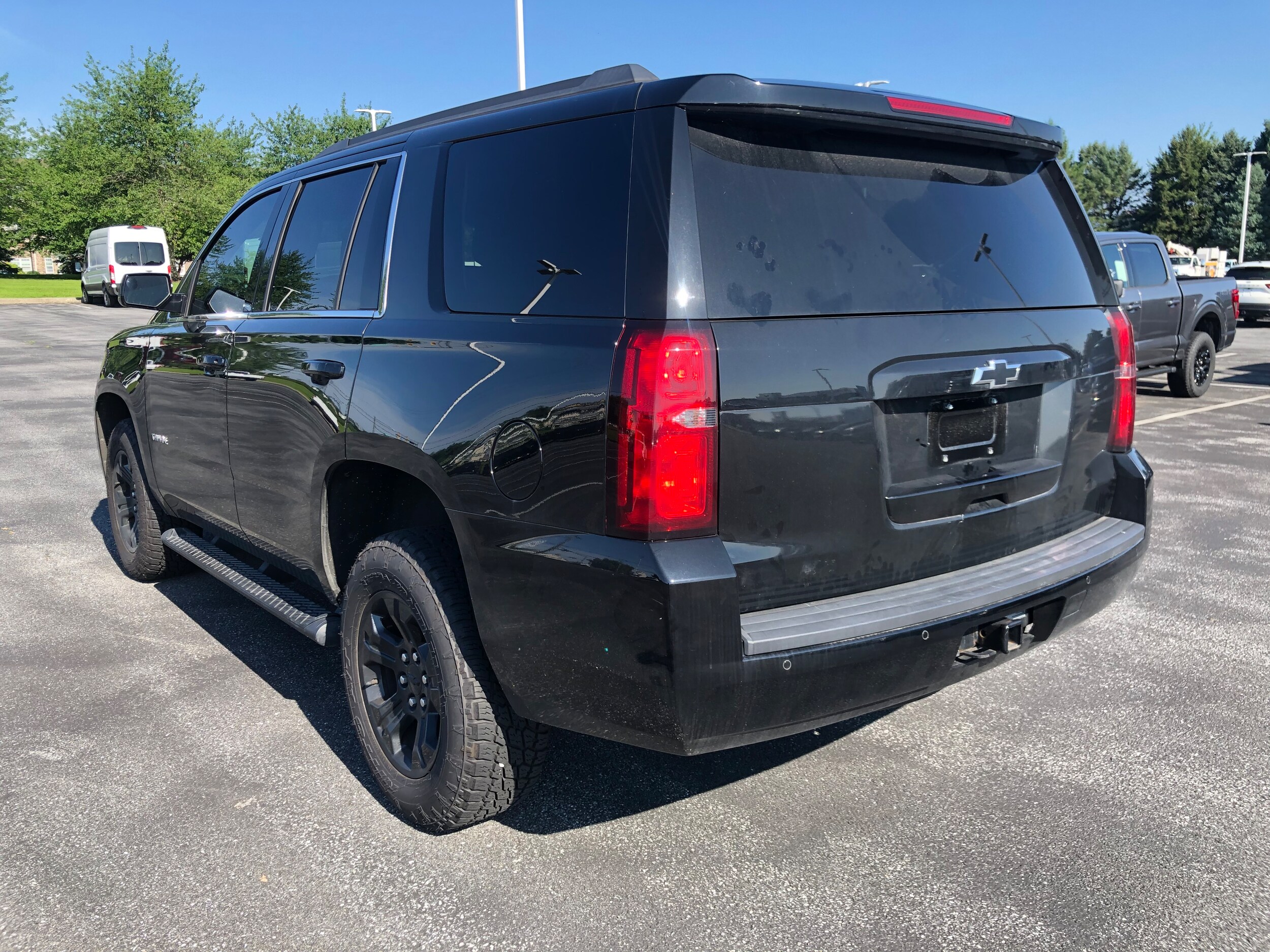 2019 Chevrolet Tahoe LS photo 2
