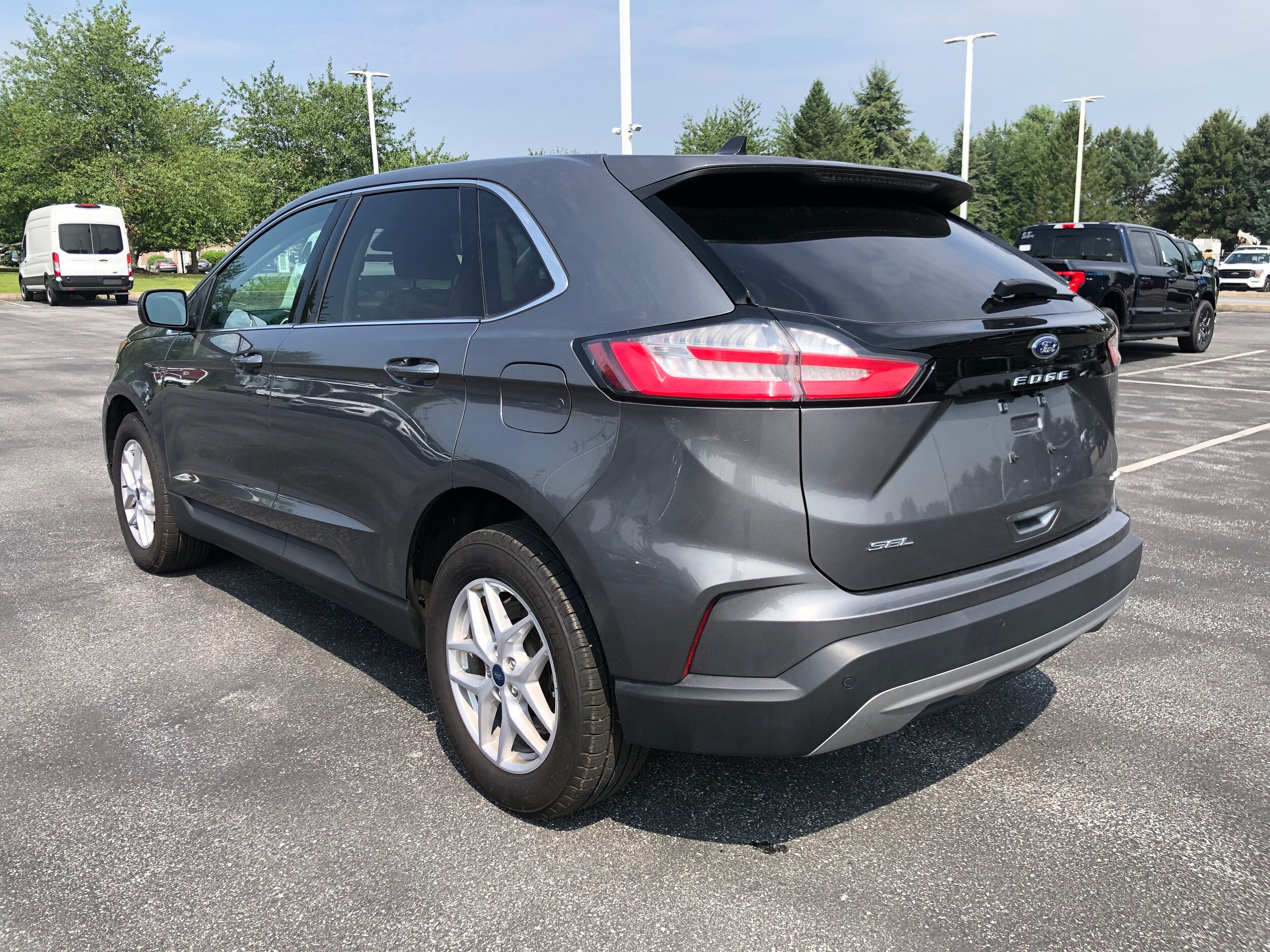 2022 Ford Edge SEL photo 3