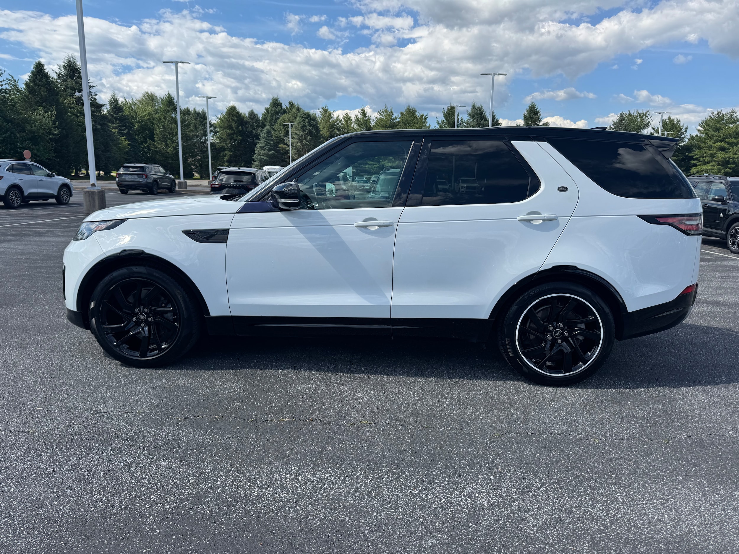 Used 2017 Land Rover Discovery HSE LUX with VIN SALRHBBV8HA017972 for sale in Palmyra, PA