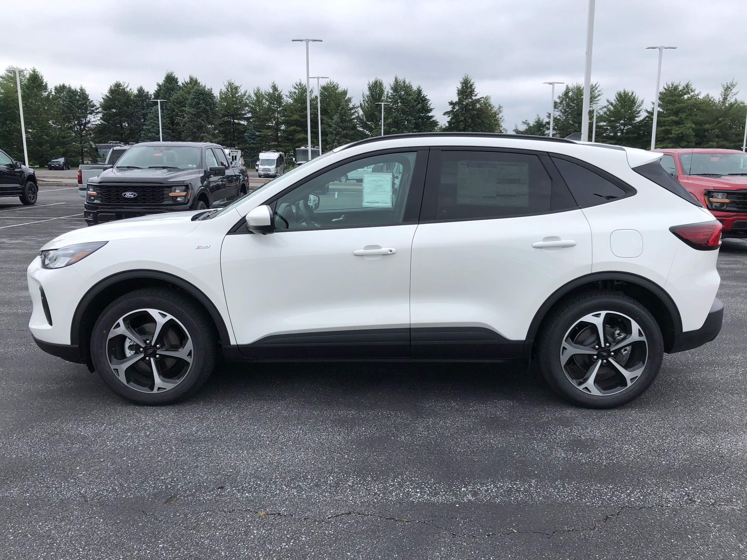 2025 Ford Escape ST-Line Select photo 2