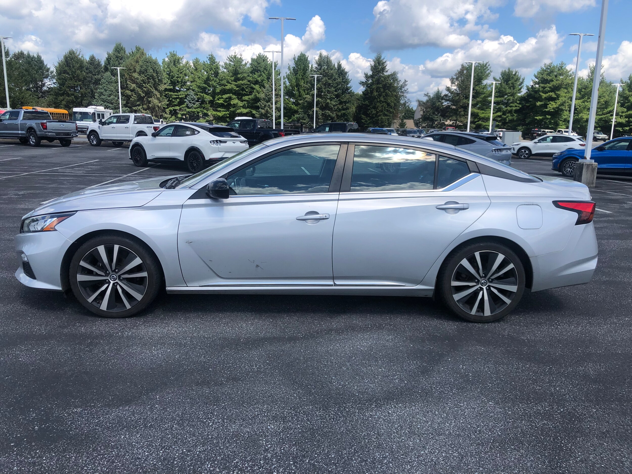 2019 Nissan Altima 2.5 SR photo 2