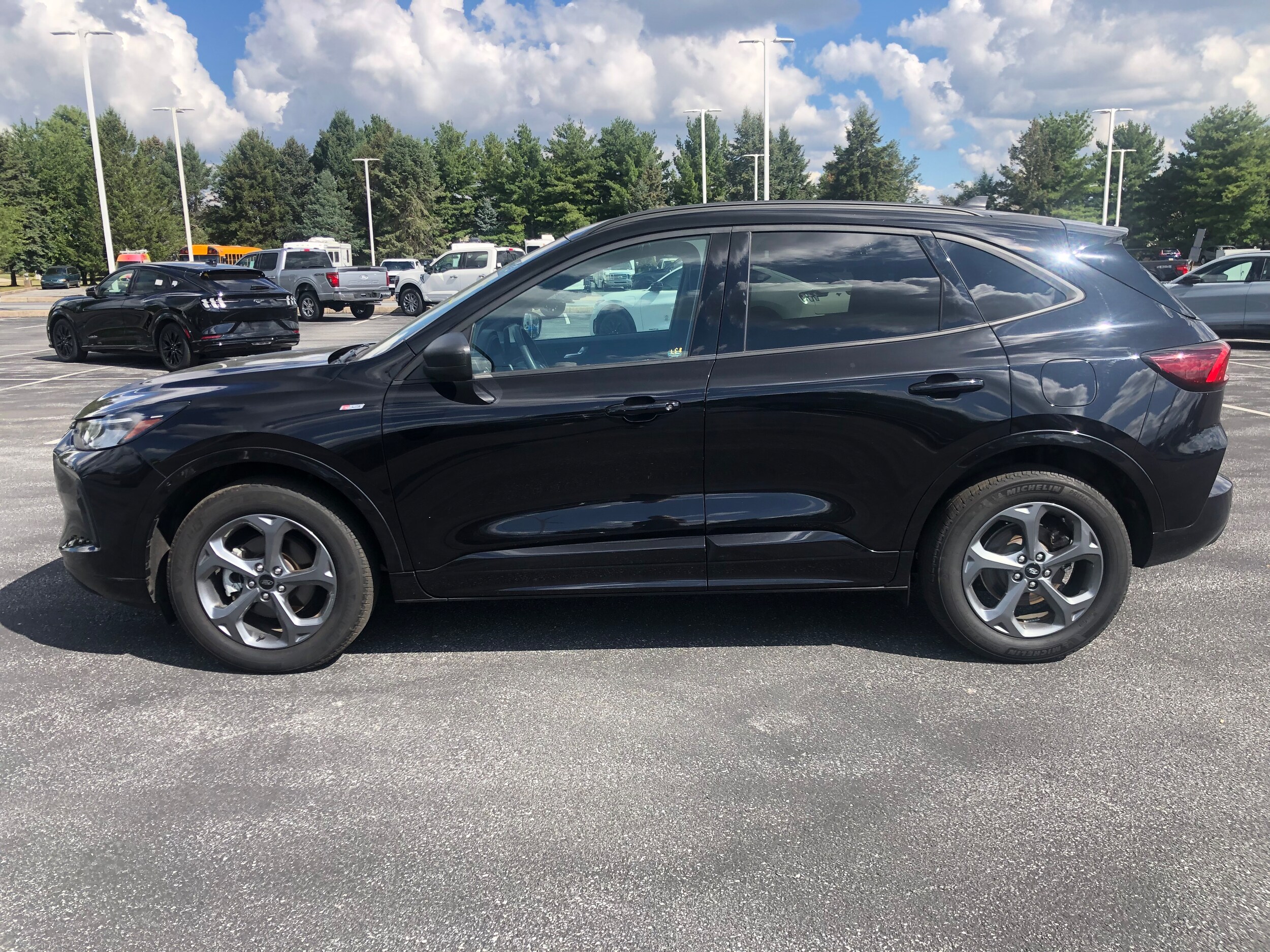 2023 Ford Escape ST-Line photo 2