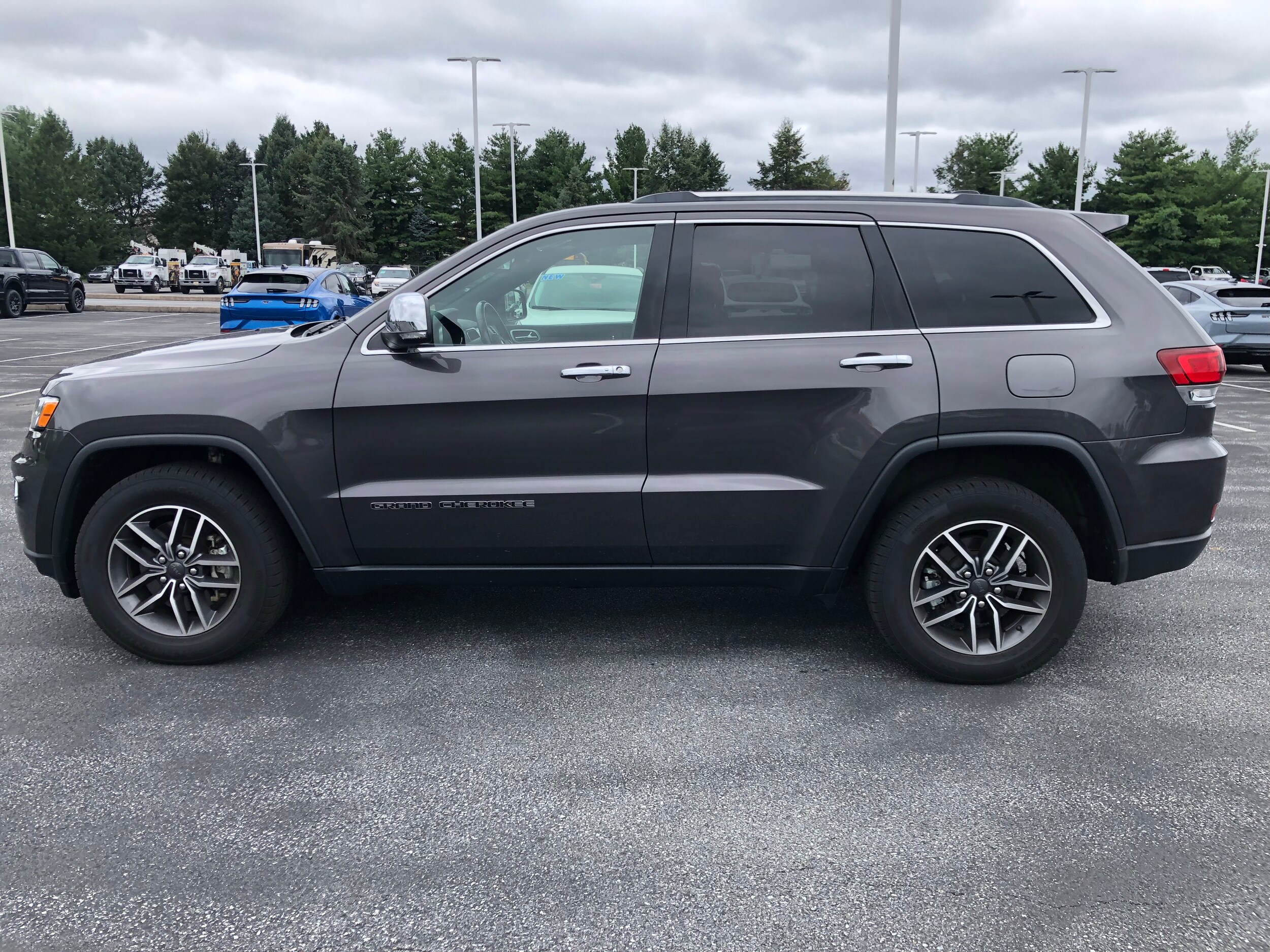 2021 Jeep Grand Cherokee Limited photo 2