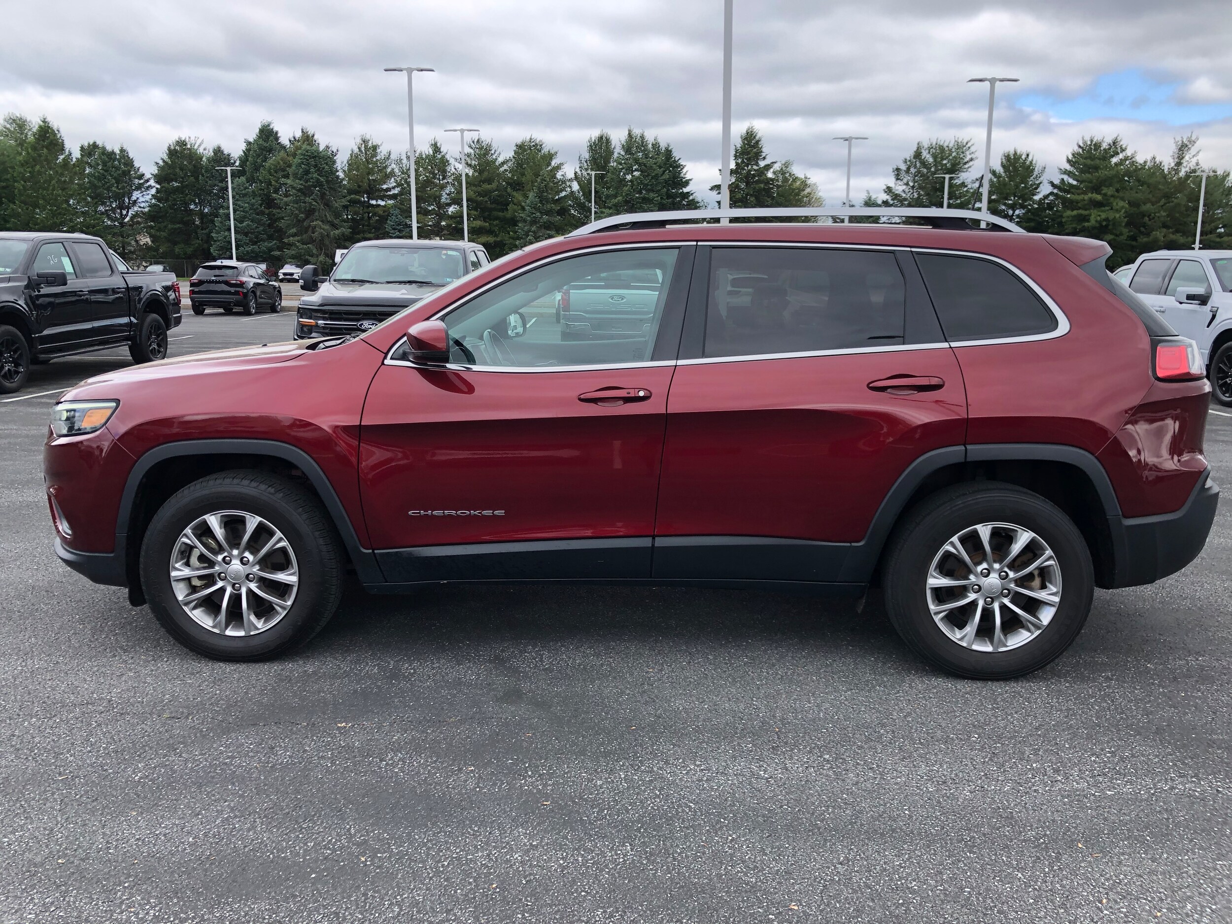 2021 Jeep Cherokee Latitude Lux photo 2