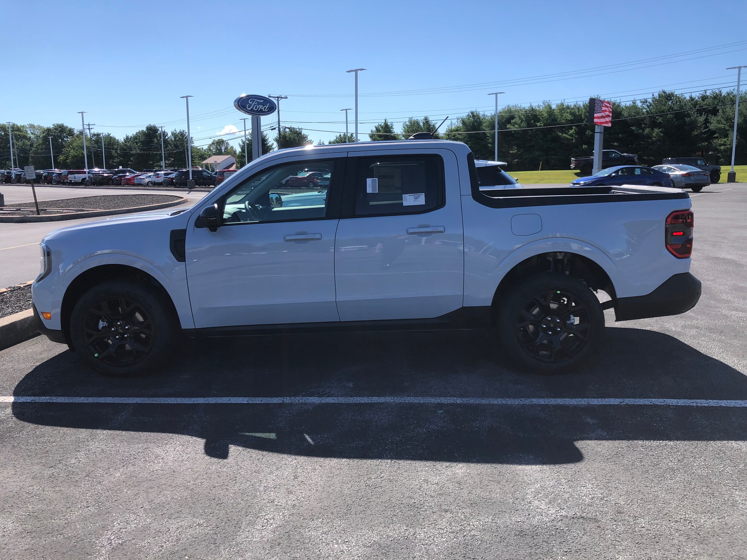 2025 Ford Maverick Lariat photo 2