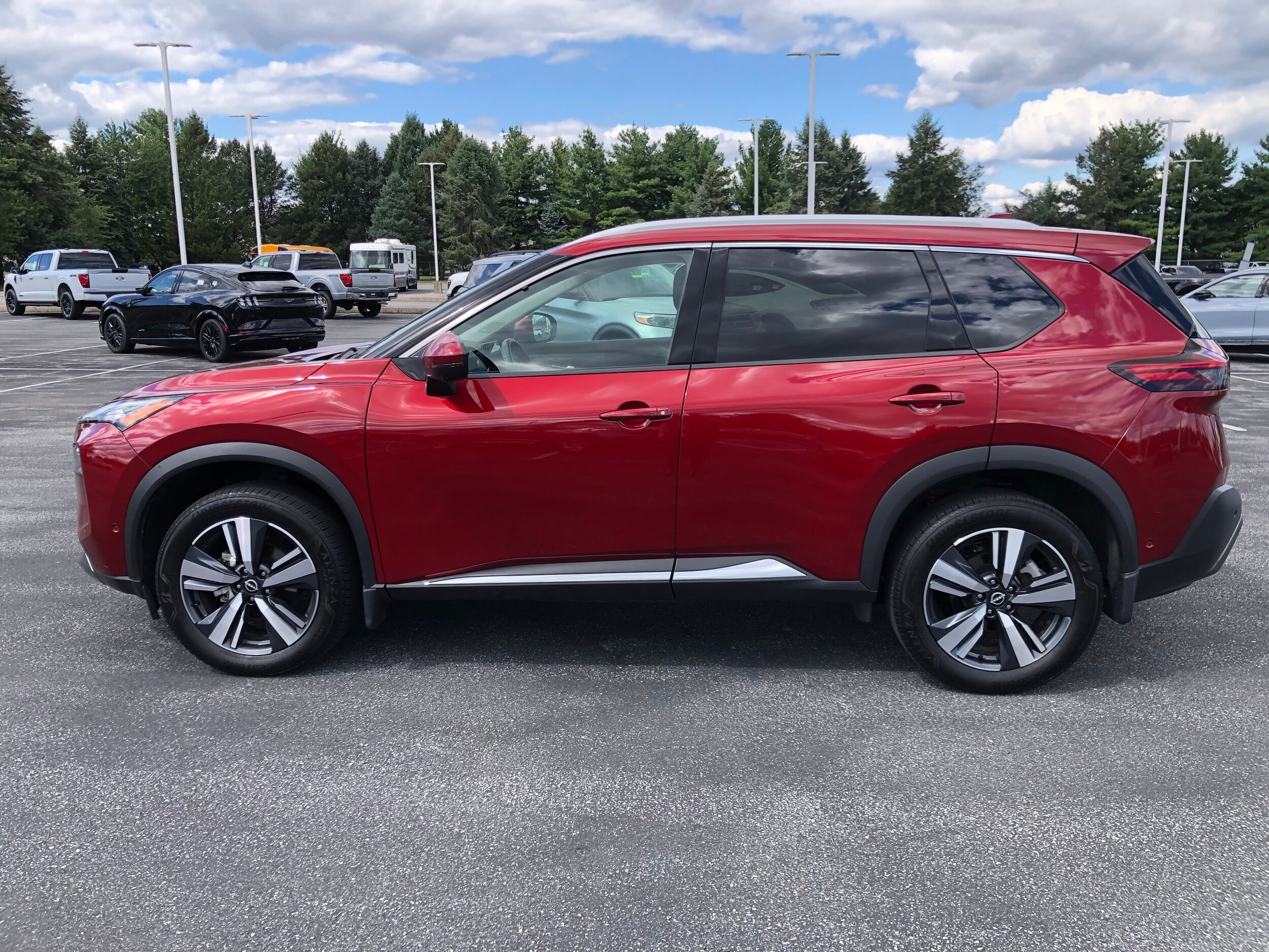 2022 Nissan Rogue SL photo 2
