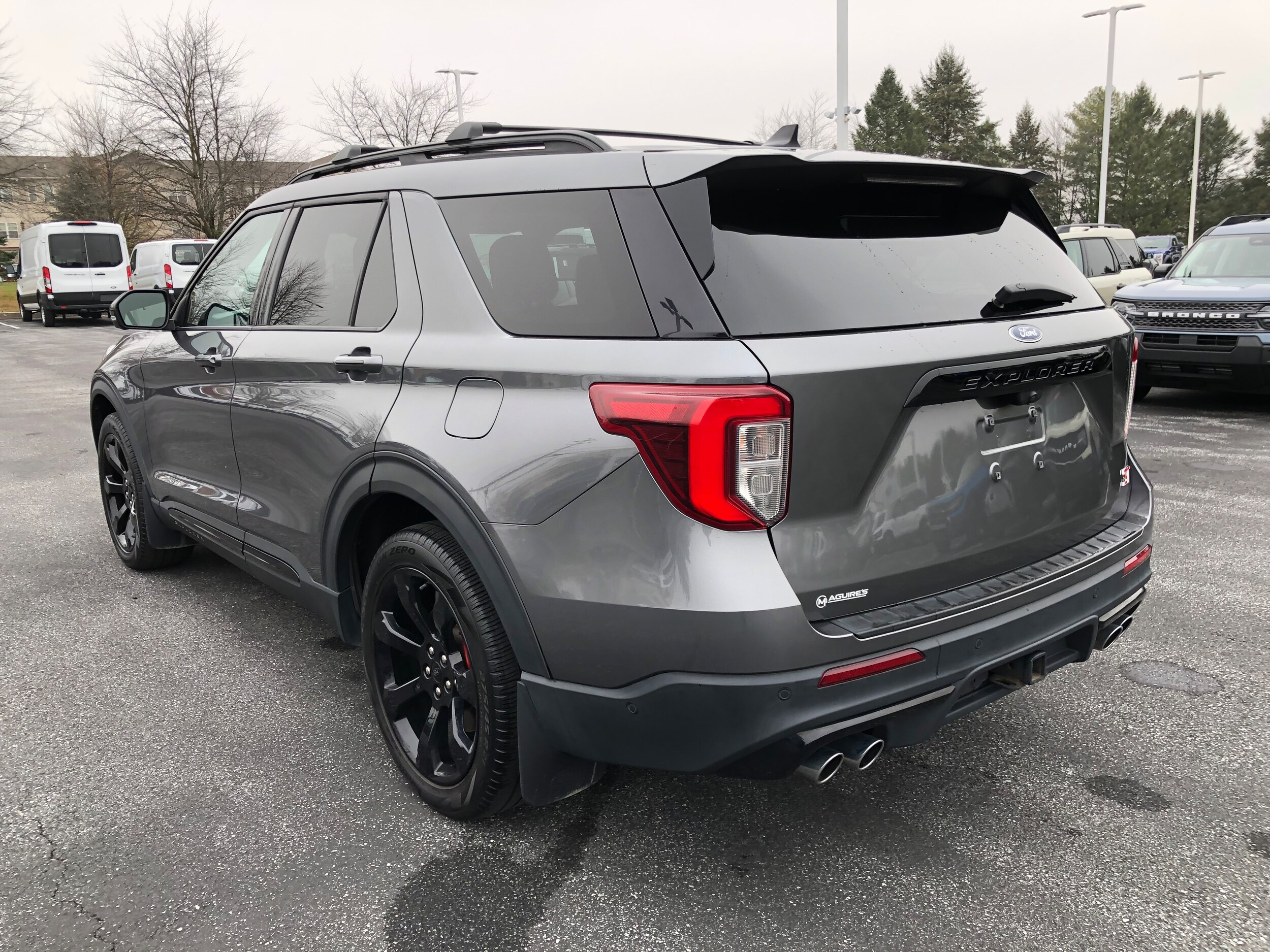 2022 Ford Explorer ST photo 3