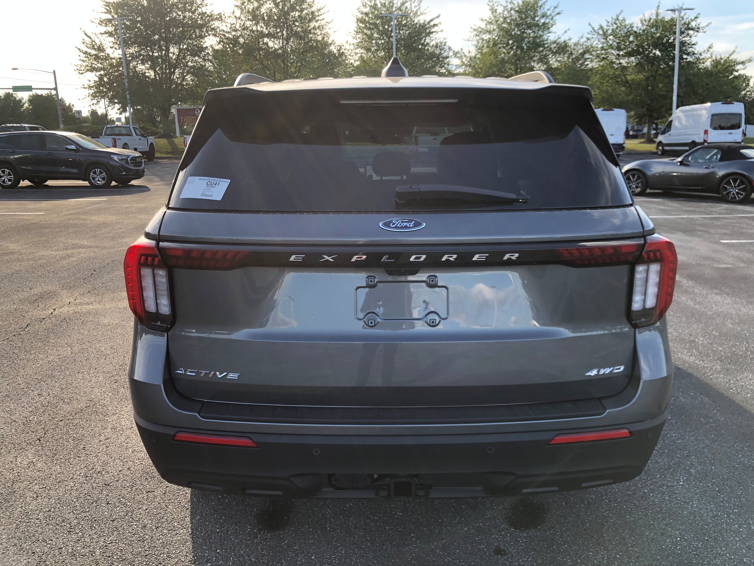 2025 Ford Explorer photo 4