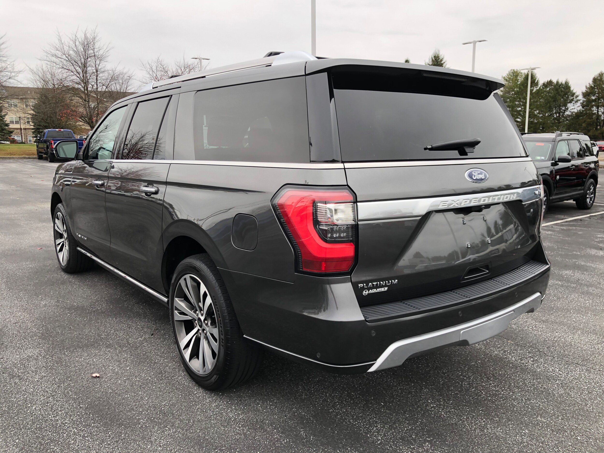 2021 Ford Expedition MAX Platinum photo 2