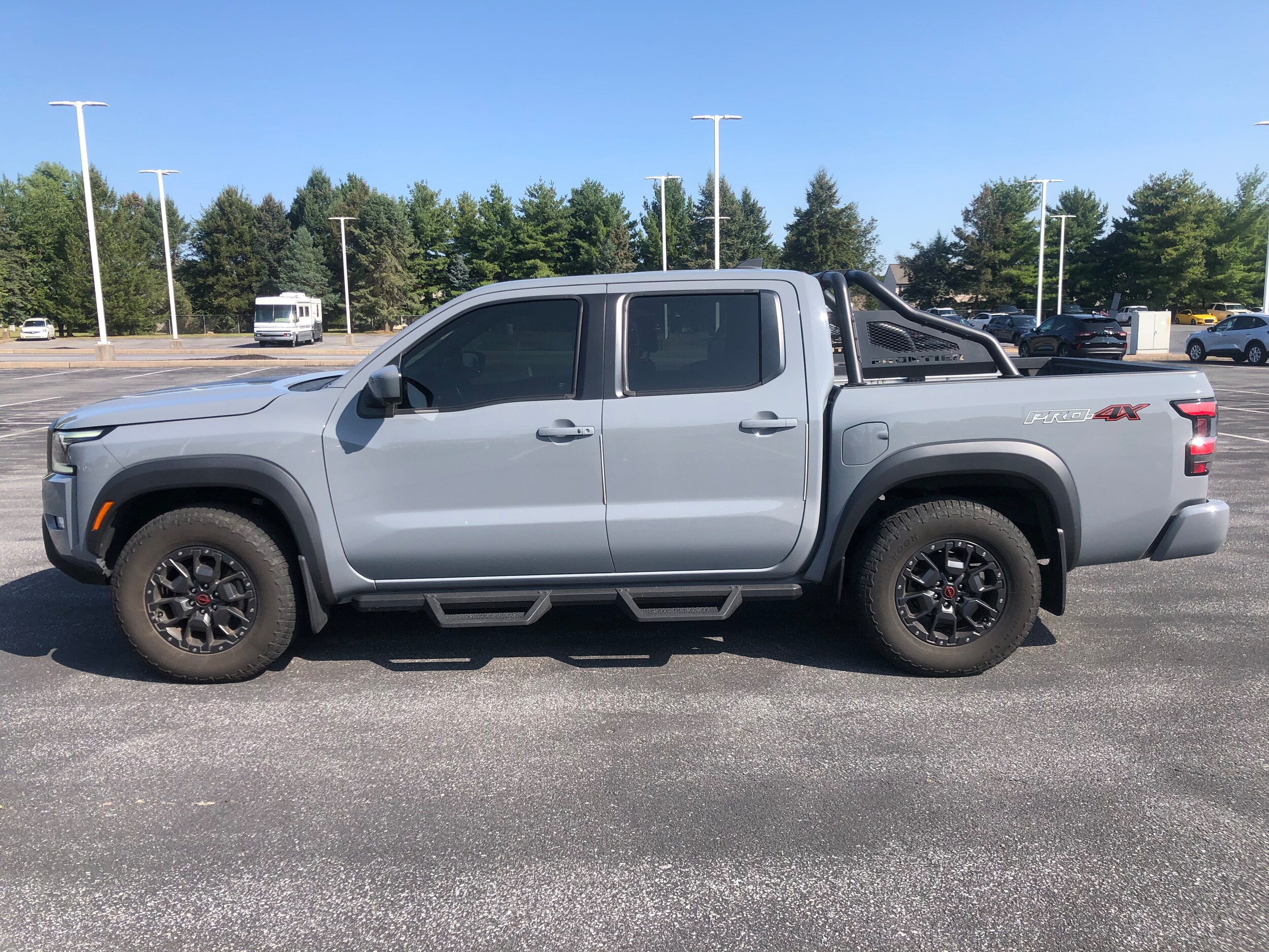 2023 Nissan Frontier PRO-4X photo 2