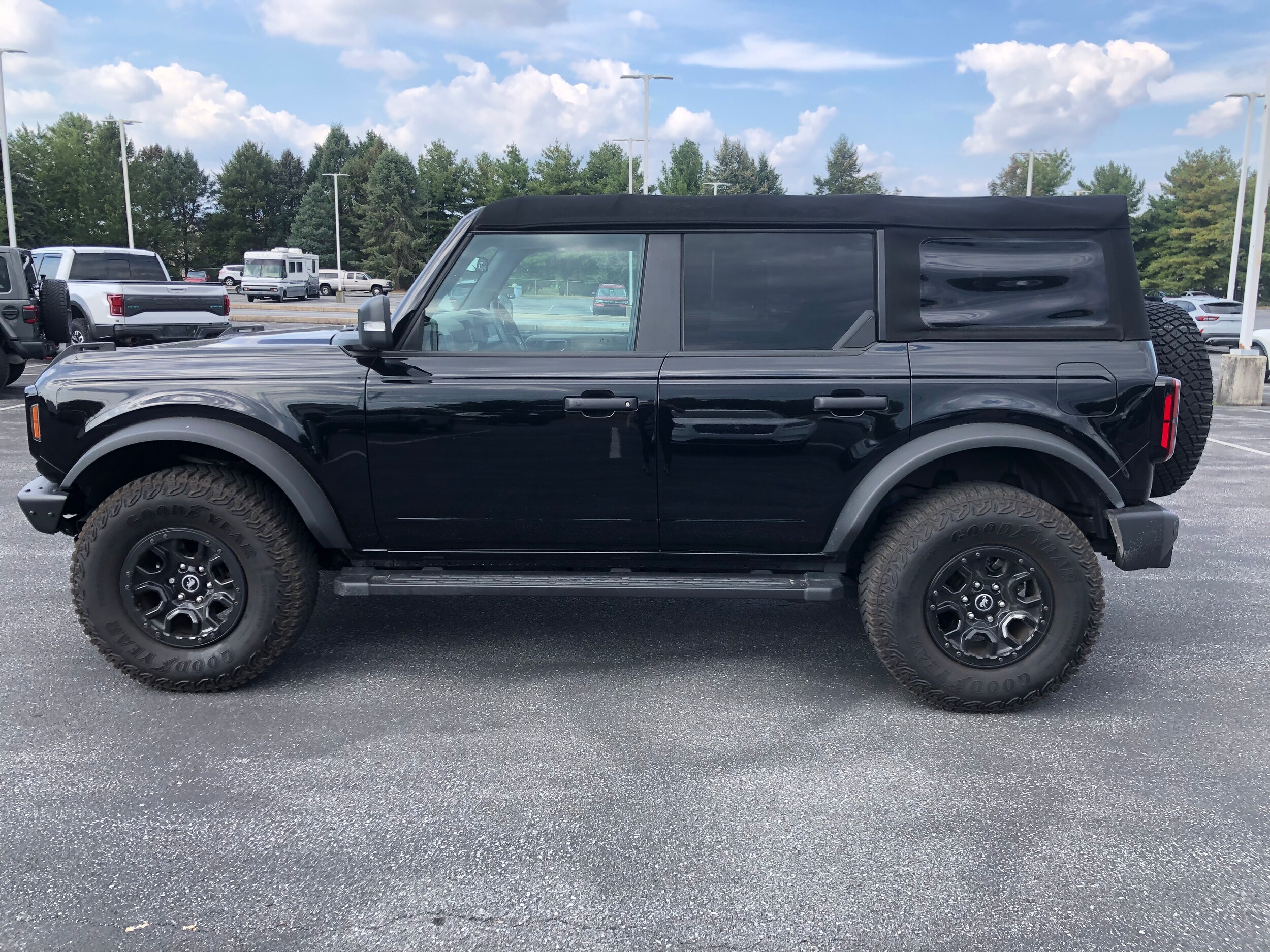 2023 Ford Bronco Wildtrak photo 2