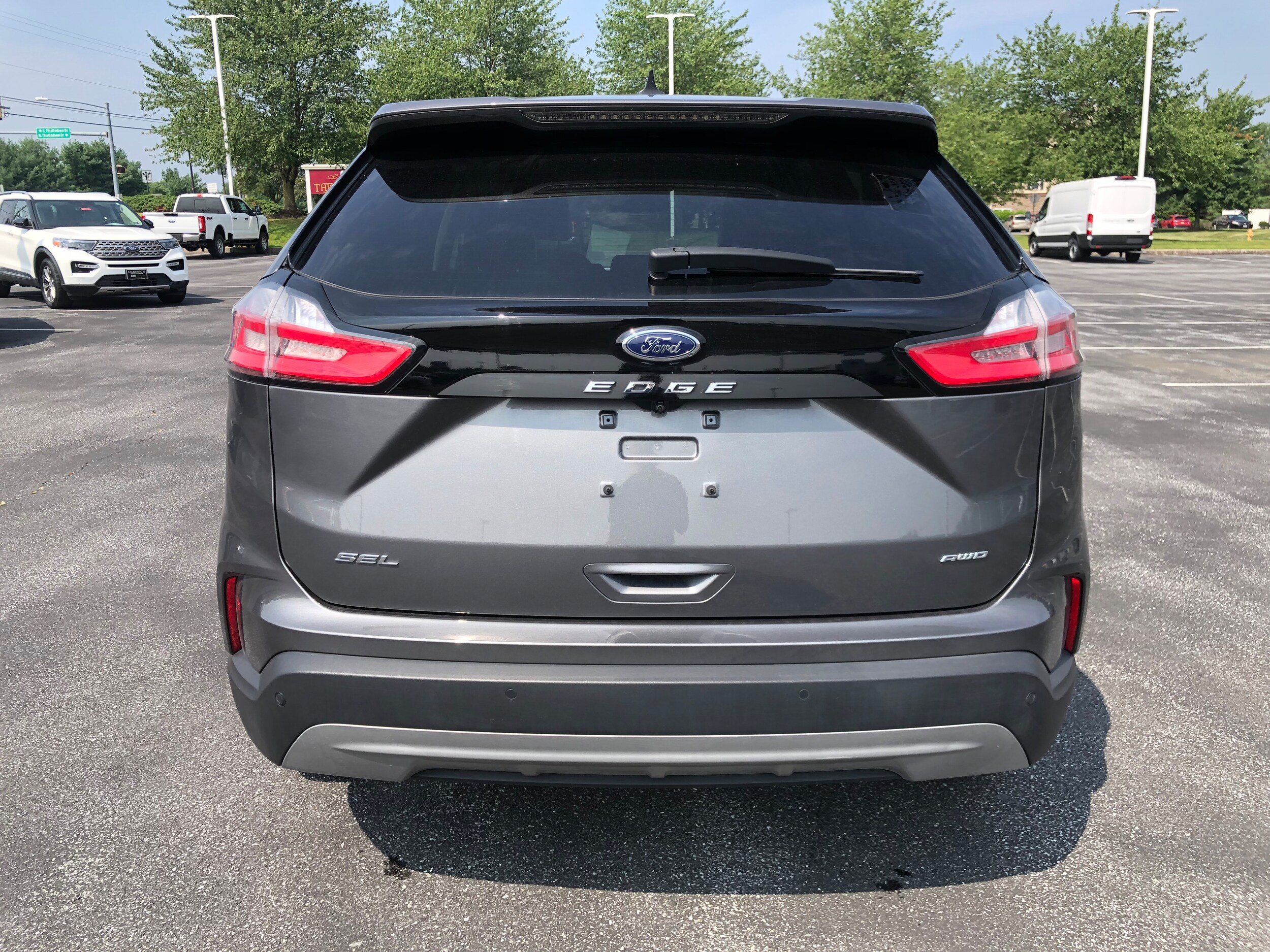 2022 Ford Edge SEL photo 4
