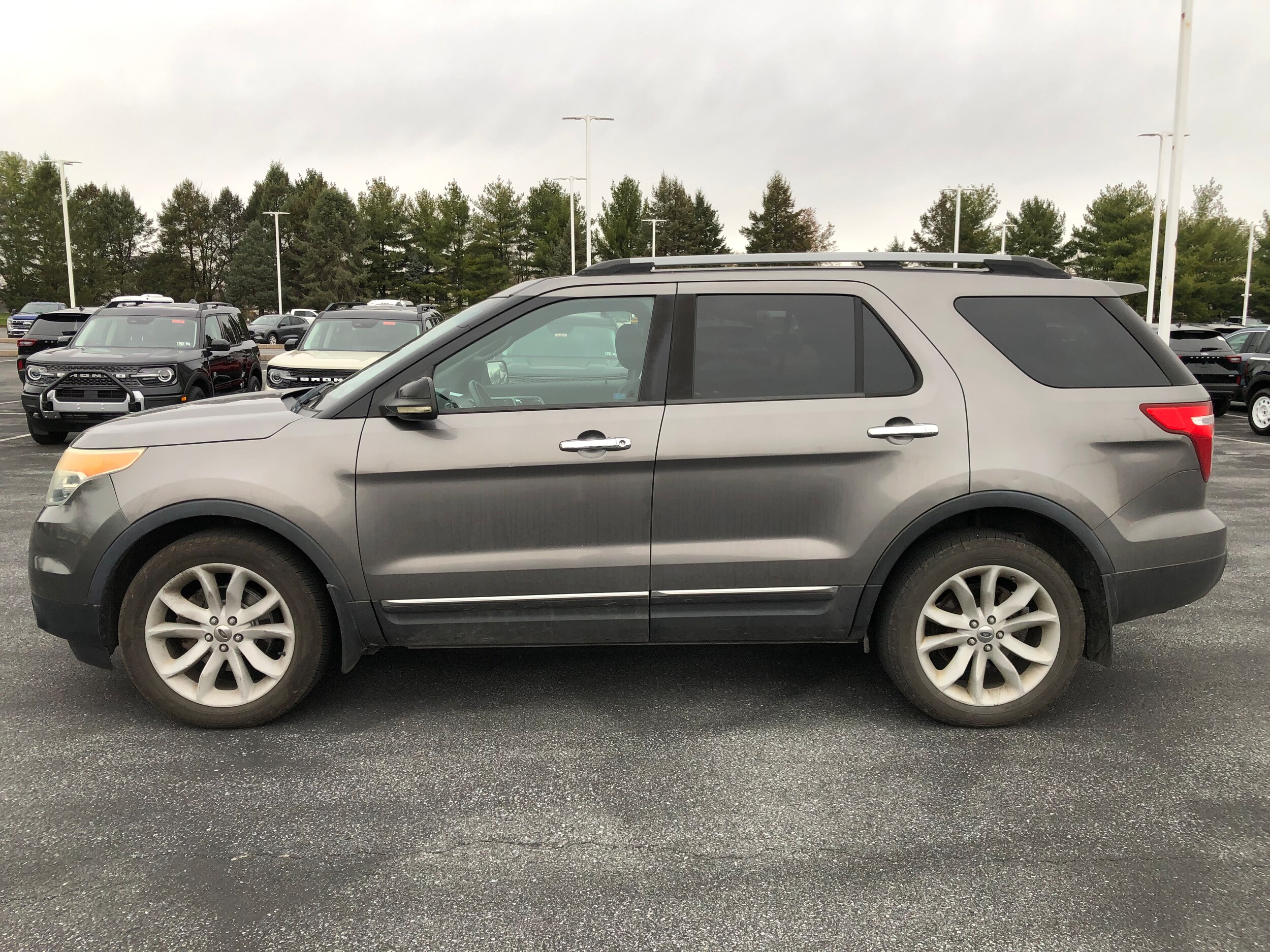 2011 Ford Explorer XLT photo 2