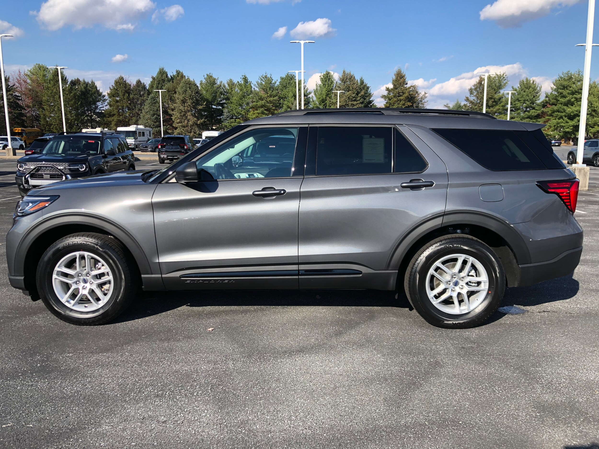 2026 Ford Explorer photo 2