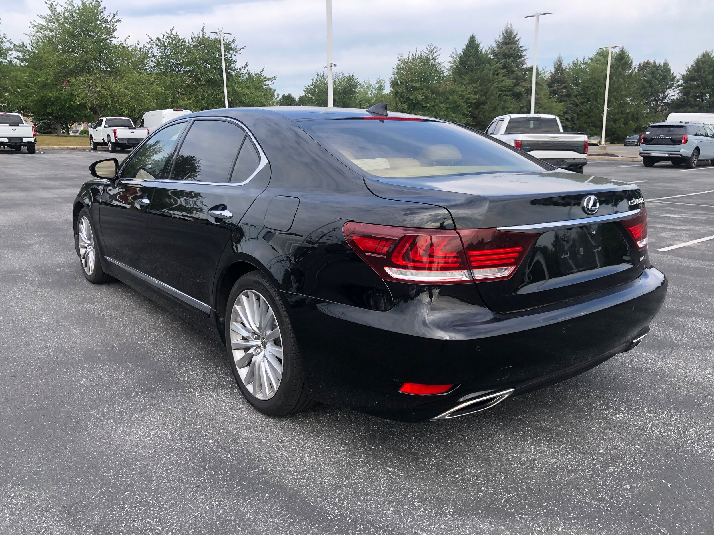 2015 Lexus LS 460 L photo 3