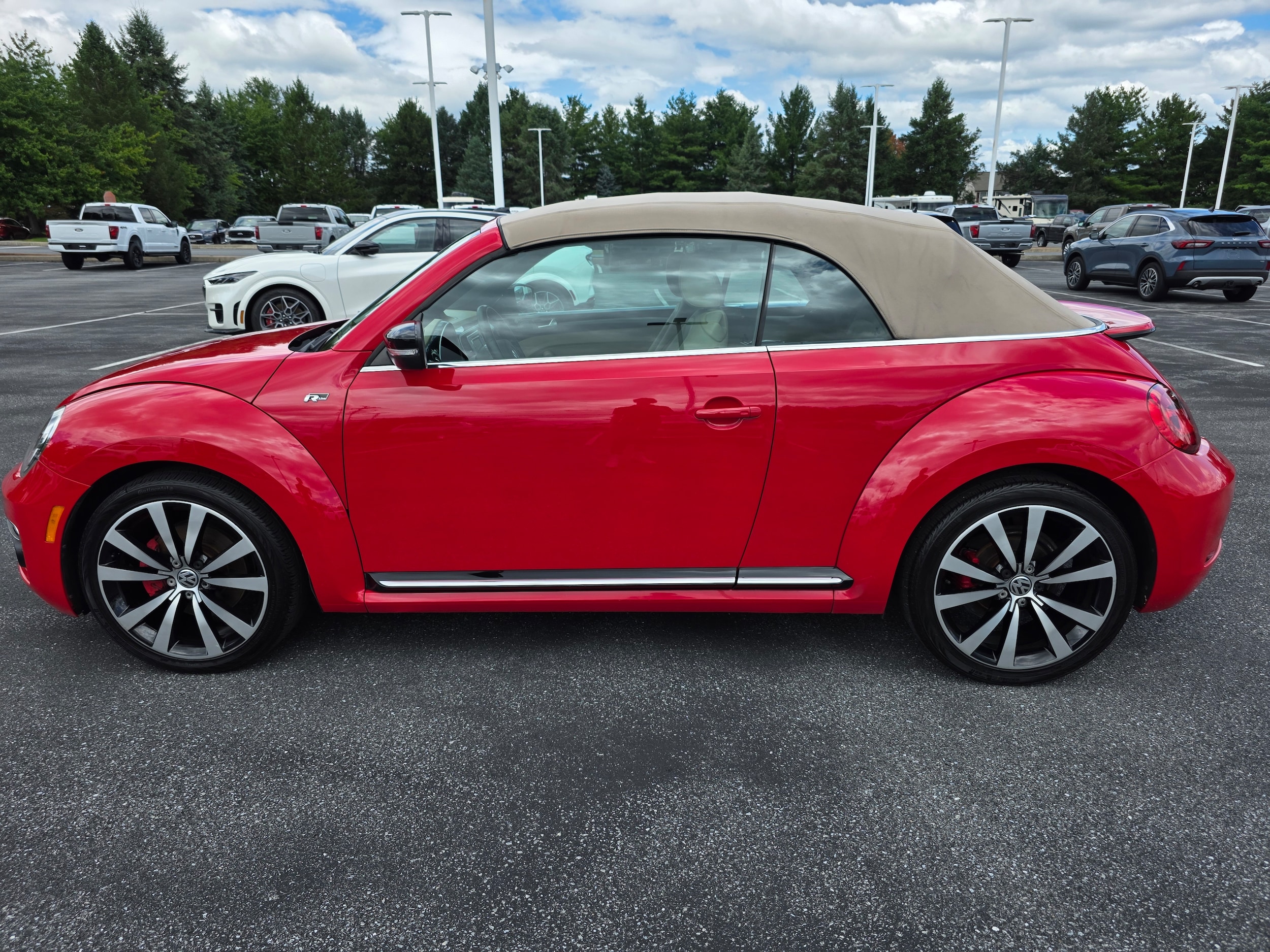Used 2014 Volkswagen Beetle R-Line with VIN 3VW8T7AT5EM804243 for sale in Palmyra, PA
