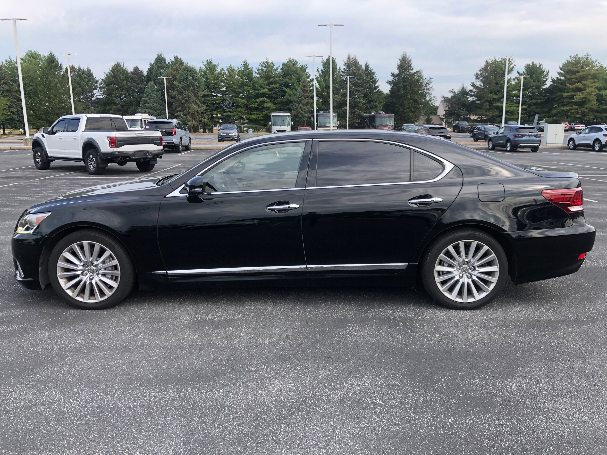 2015 Lexus LS 460 L photo 2