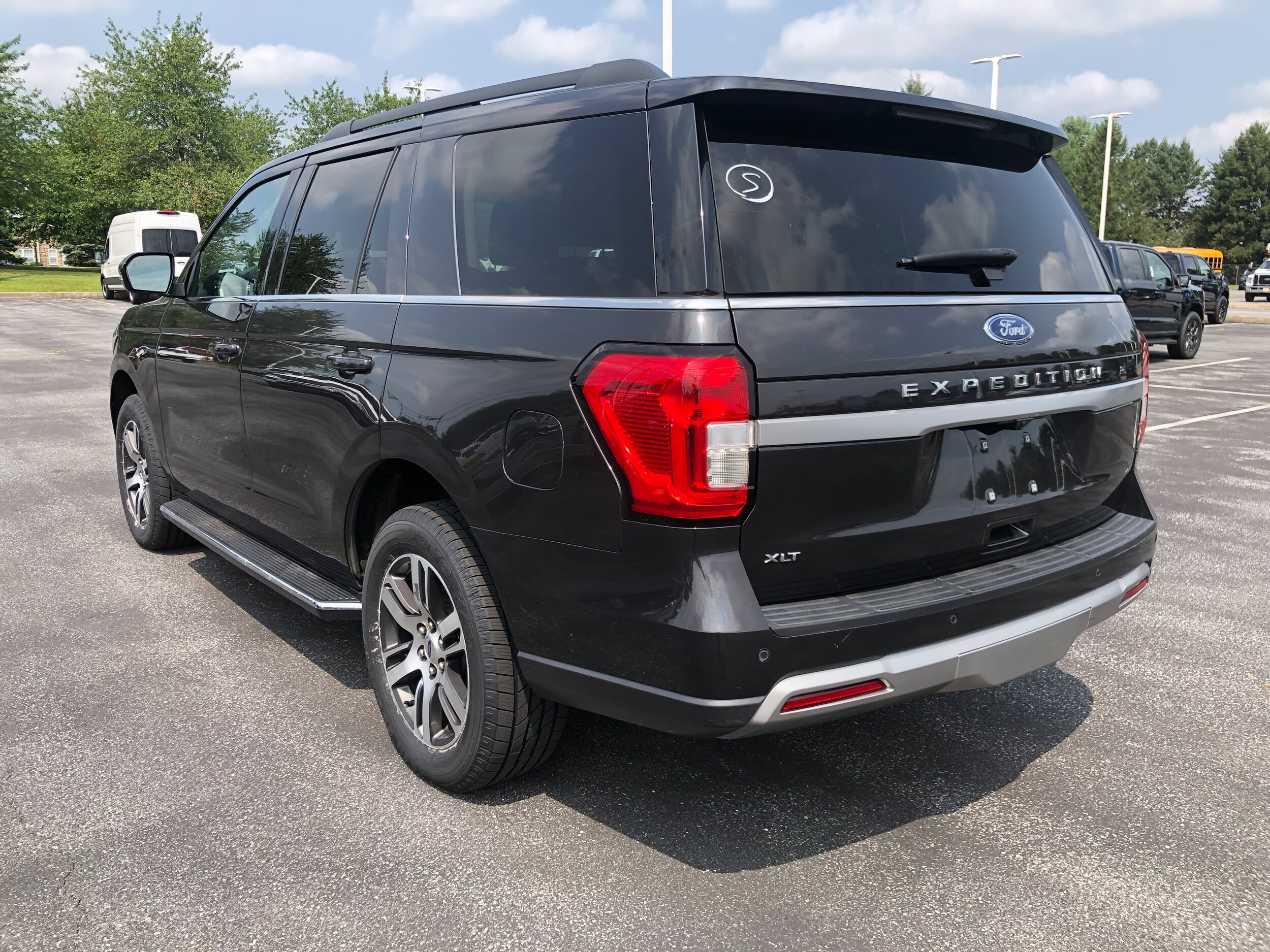 2022 Ford Expedition XLT photo 2