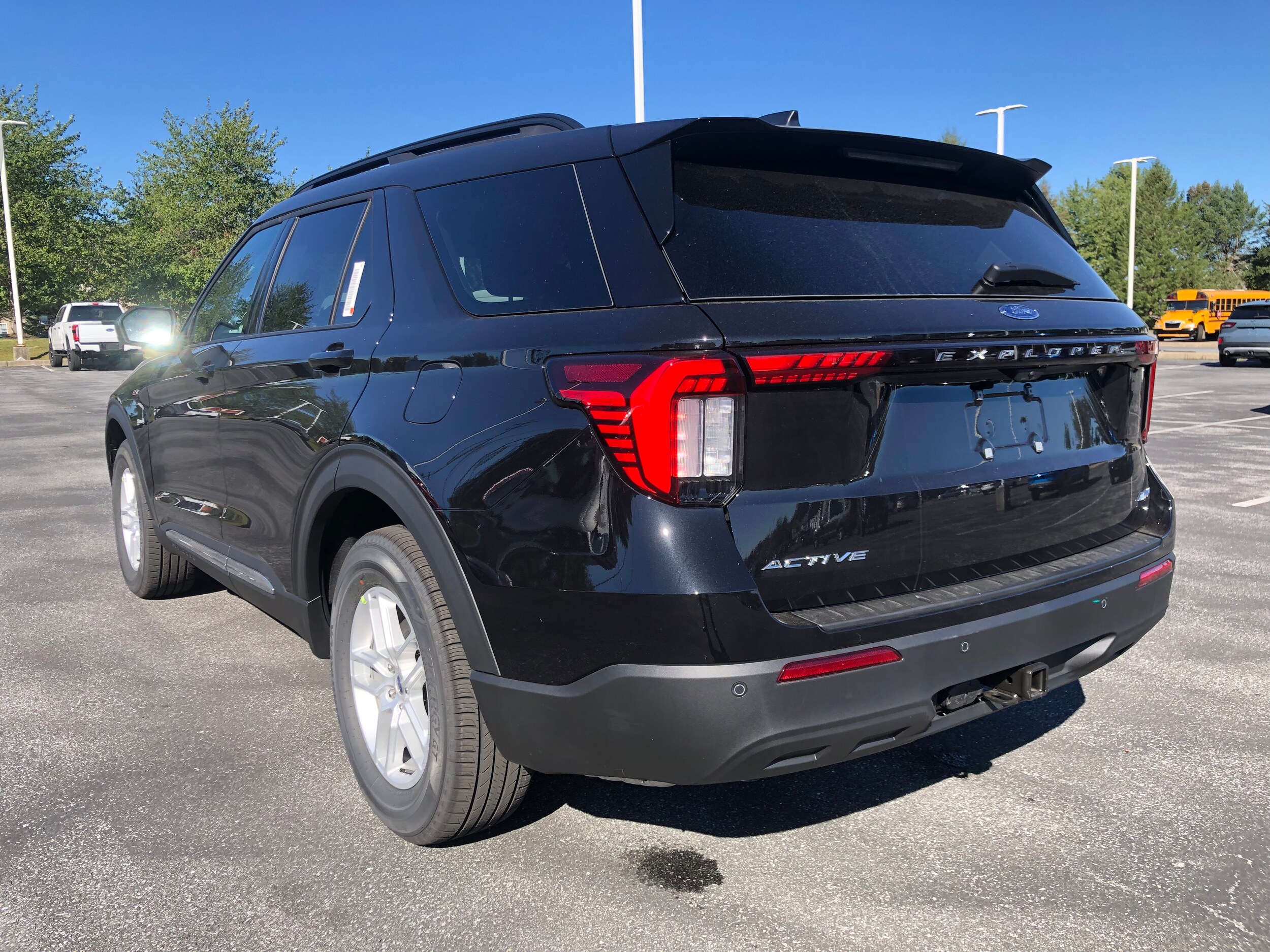 2025 Ford Explorer photo 3