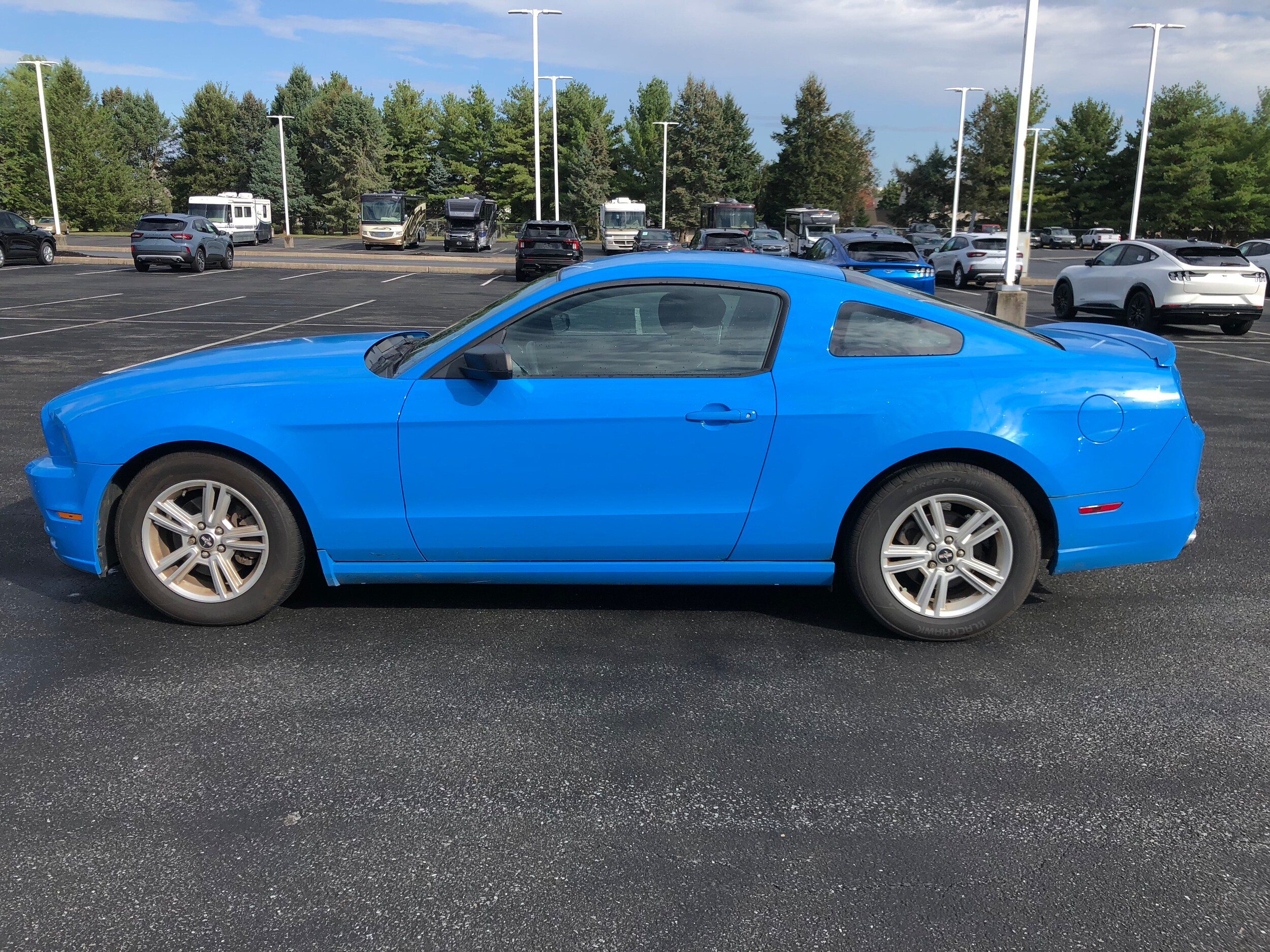 2013 Ford Mustang V6 photo 2