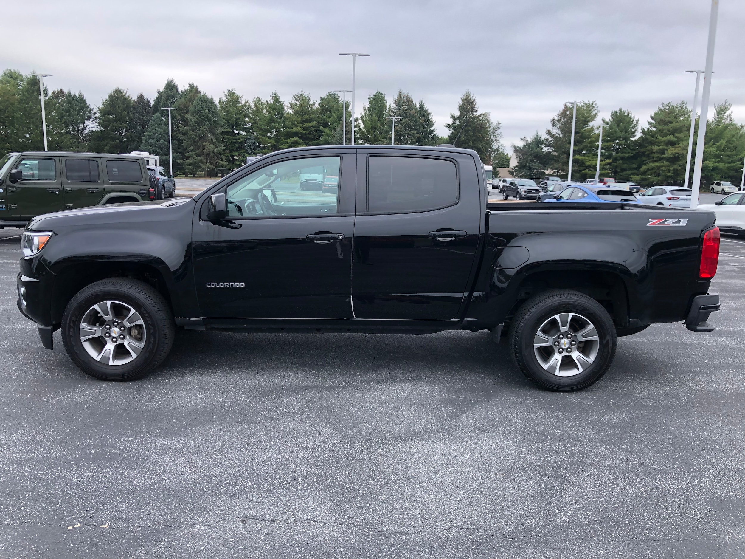 2019 Chevrolet Colorado Z71 photo 2