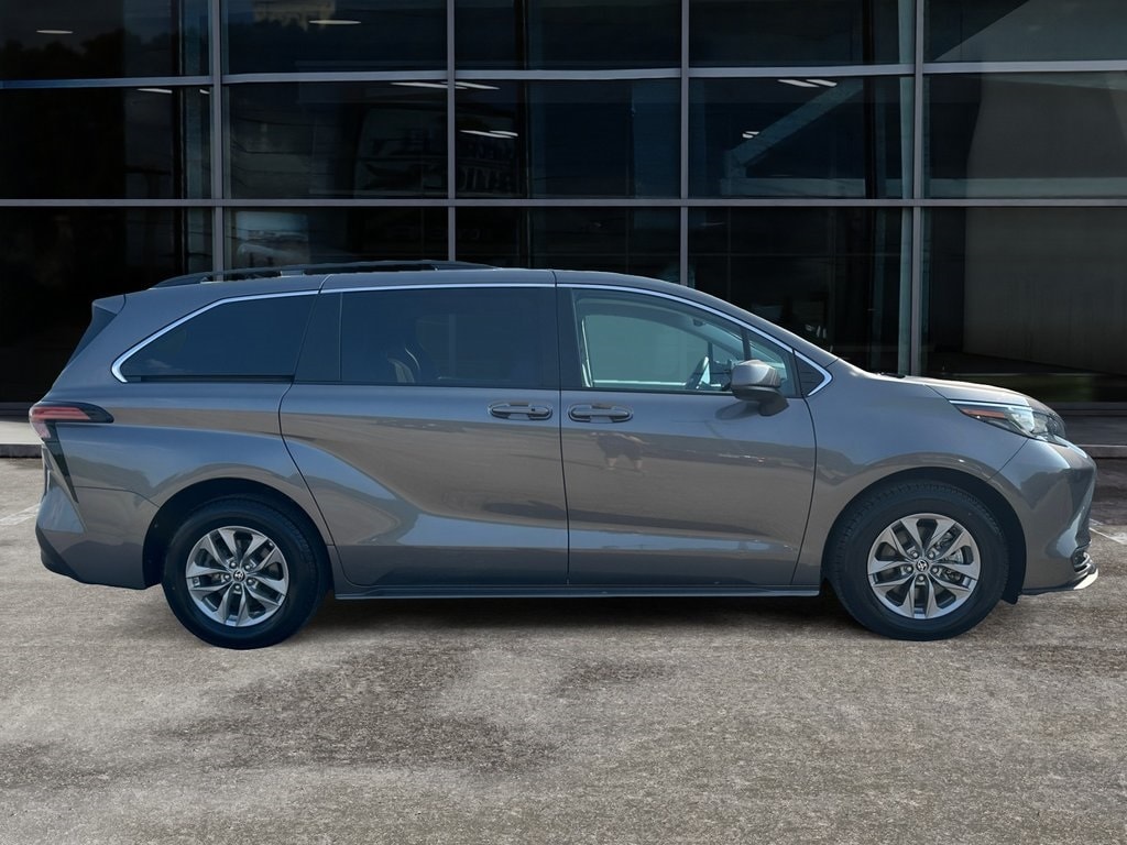 Used 2022 Toyota Sienna LE with VIN 5TDKRKEC7NS115468 for sale in Grand Island, NY