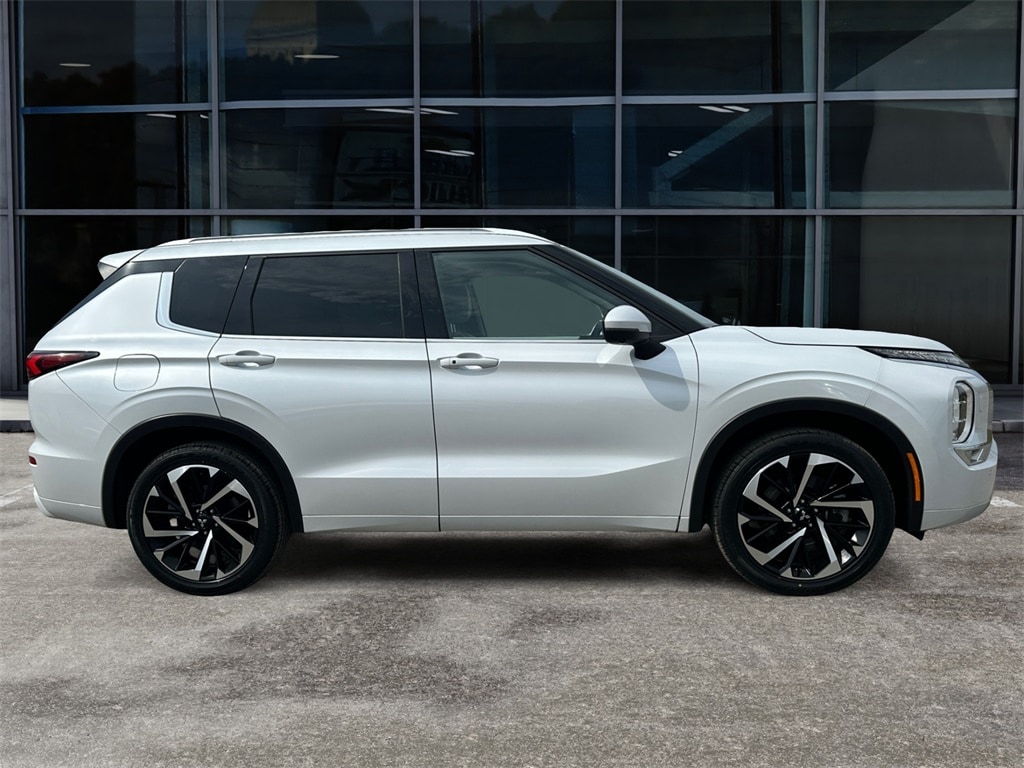 Used 2022 Mitsubishi Outlander SEL with VIN JA4J4VA87NZ065578 for sale in Grand Island, NY