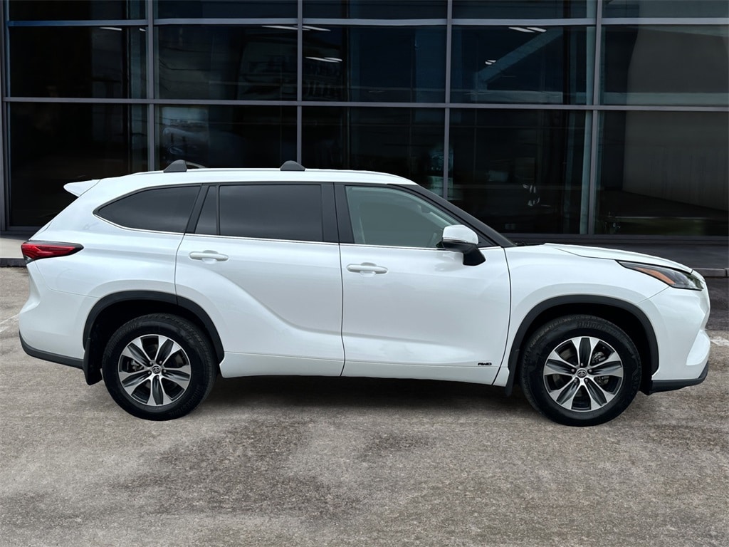 Used 2023 Toyota Highlander XLE with VIN 5TDKBRCH4PS135899 for sale in Grand Island, NY