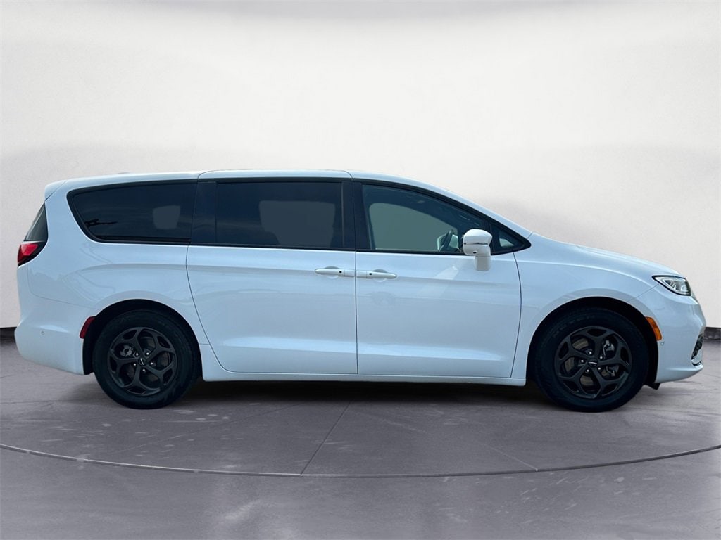 Used 2022 Chrysler Pacifica Hybrid Limited with VIN 2C4RC1S71NR165387 for sale in Grand Island, NY