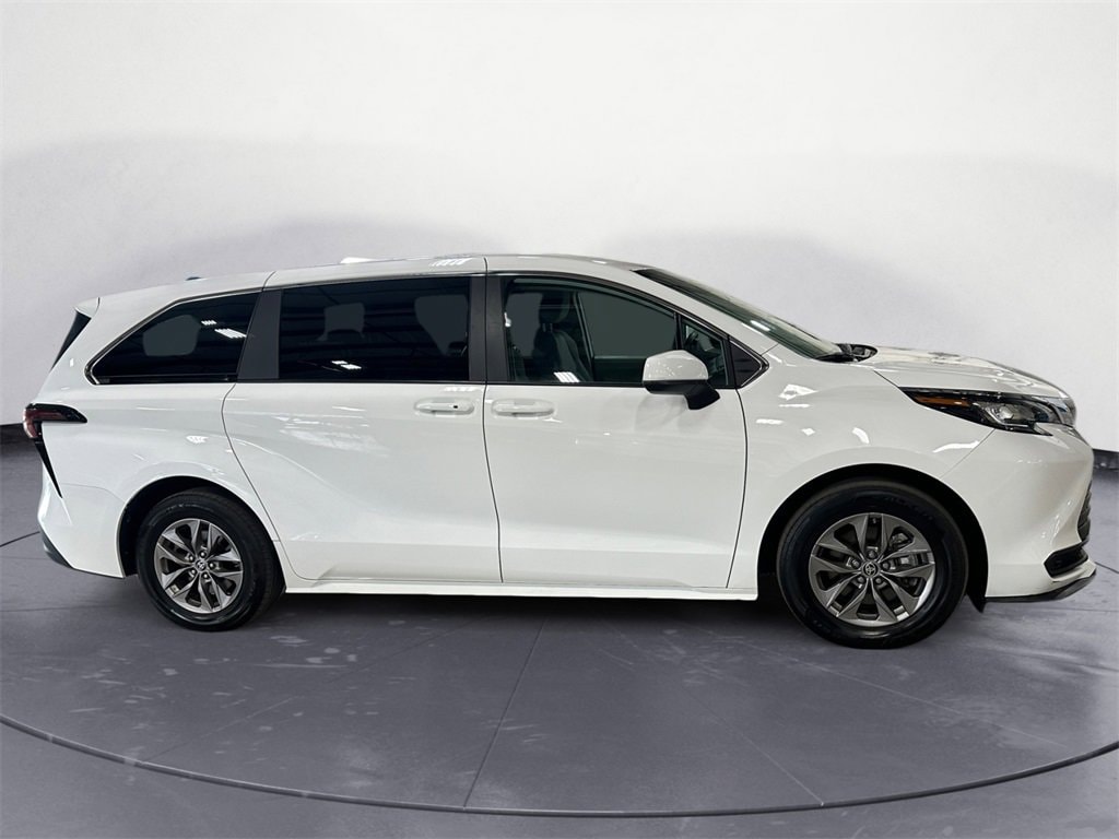 Used 2023 Toyota Sienna LE with VIN 5TDKSKFC1PS075328 for sale in Grand Island, NY