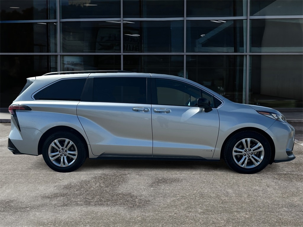 Used 2021 Toyota Sienna XSE with VIN 5TDDSKFC4MS018836 for sale in Grand Island, NY