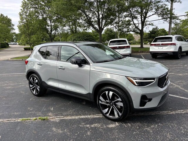 2025 Volvo XC40 B5 Plus Dark Theme Sport Utility