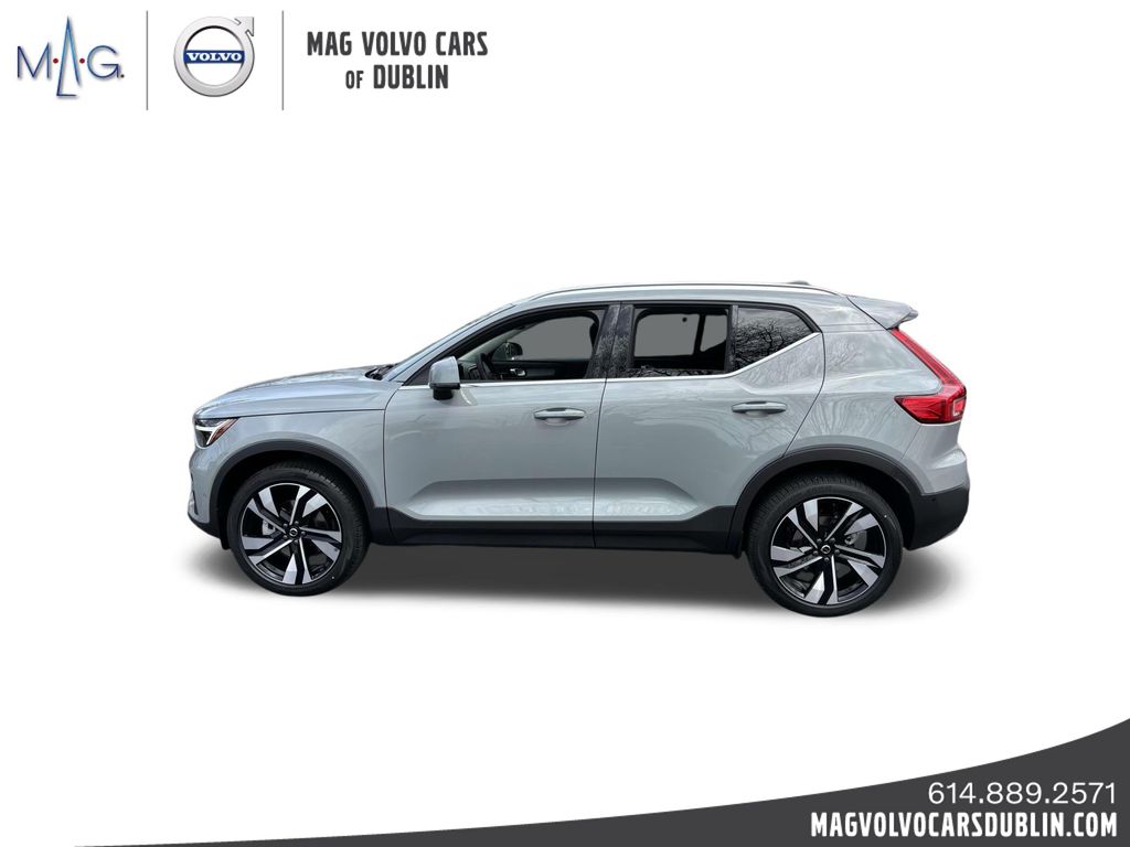 2025 Volvo XC40 photo 4
