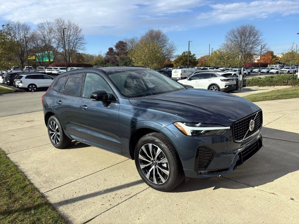 2025 Volvo XC60 Core's photo