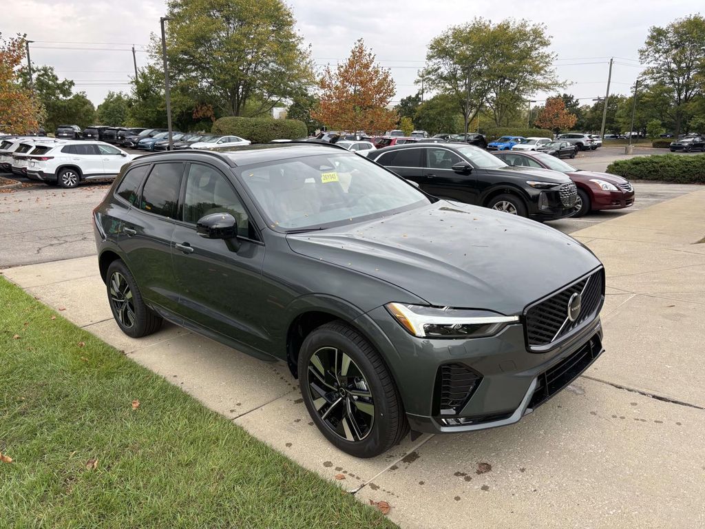2026 Volvo XC60 Core's photo