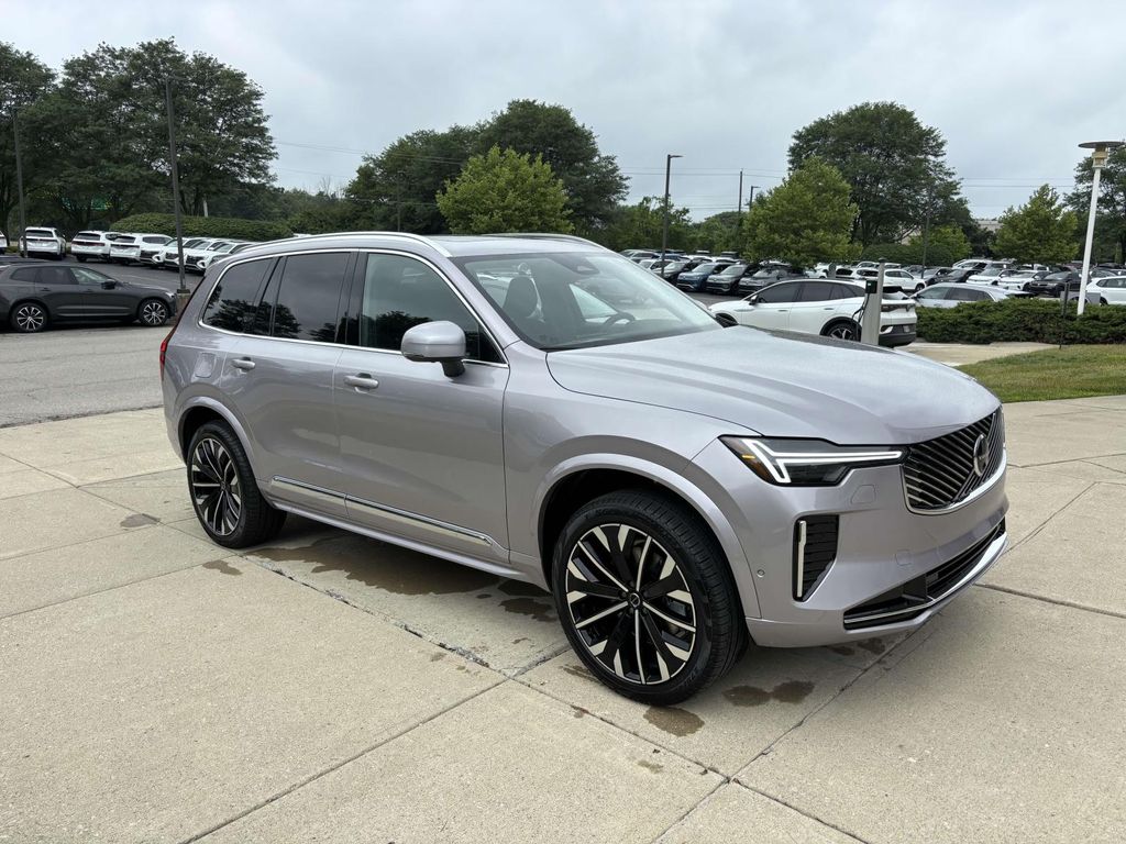 2026 Volvo XC90 Plus's photo