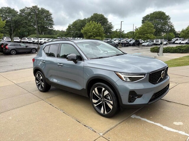2023 Volvo XC40 B5 Plus Dark Theme Sport Utility