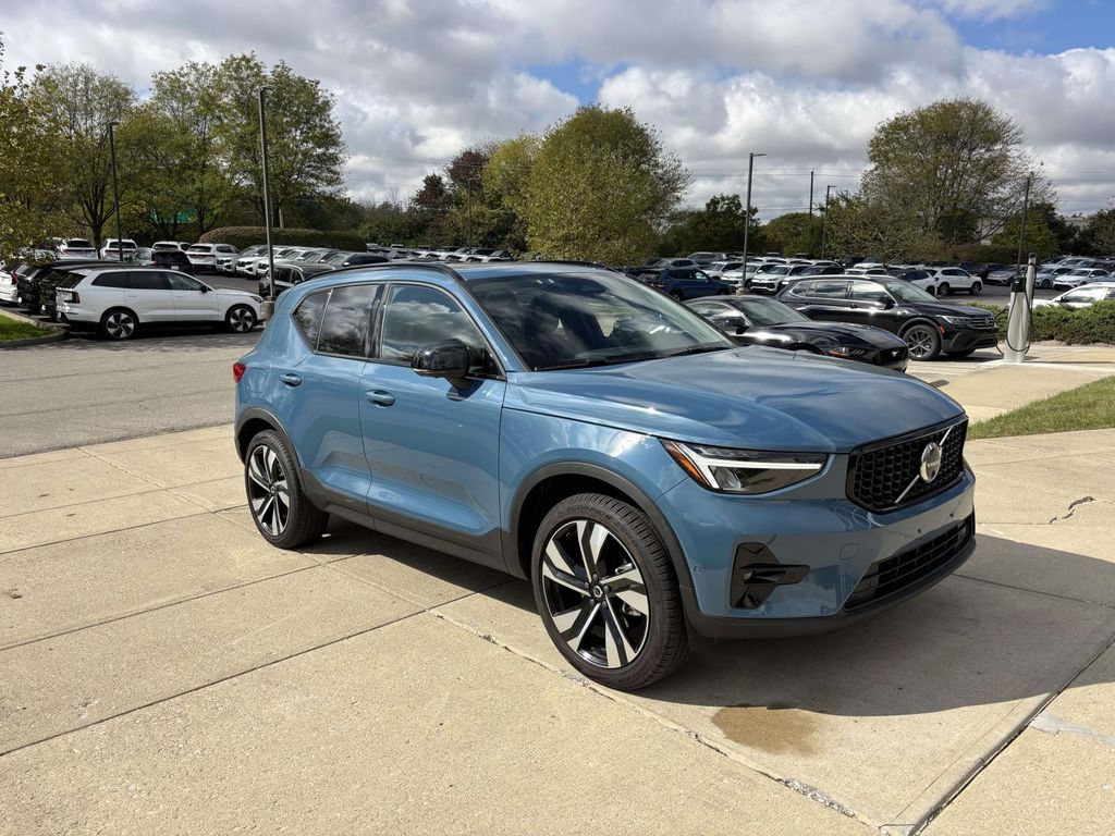 2023 Volvo XC40