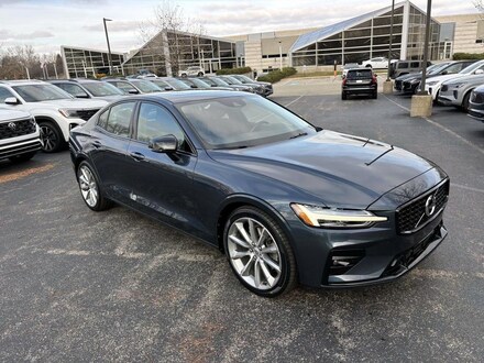 2021 Volvo S60 T5 Momentum Sedan