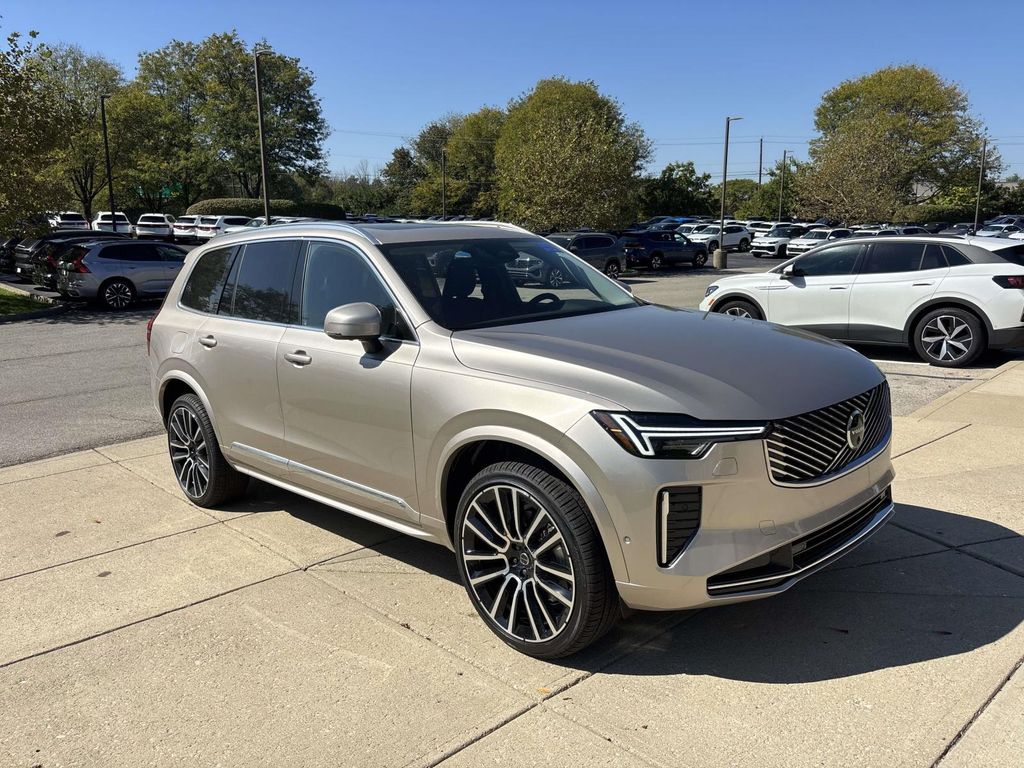 2026 Volvo XC90 Plus's photo