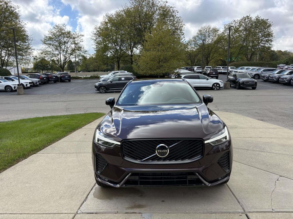 2026 Volvo XC60 B5 Plus photo 2