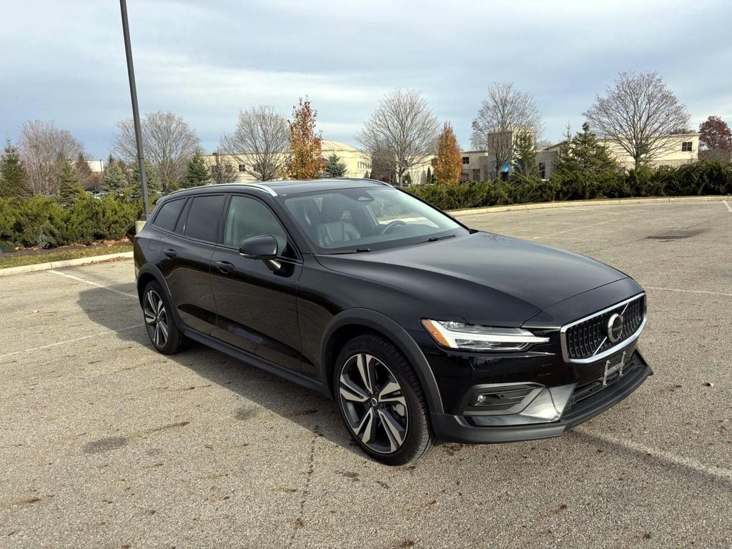 2025 Volvo V60 Cross Country