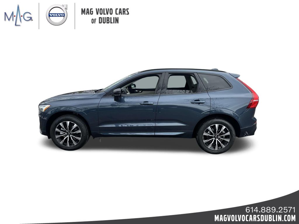 2025 Volvo XC60 B5 Core photo 4