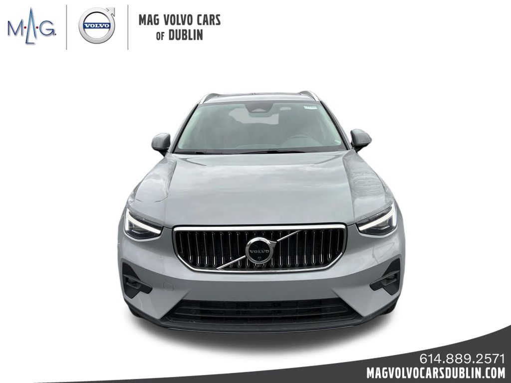 2025 Volvo XC40 Plus photo 2