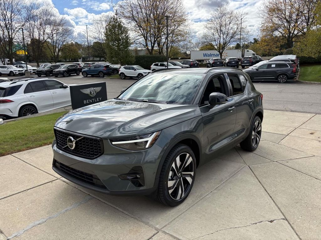 New 2026 Volvo XC40 B5 Ultra SUV