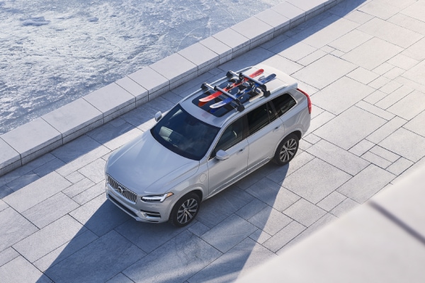 New Volvo XC90 New Volvo XC90 with skis
