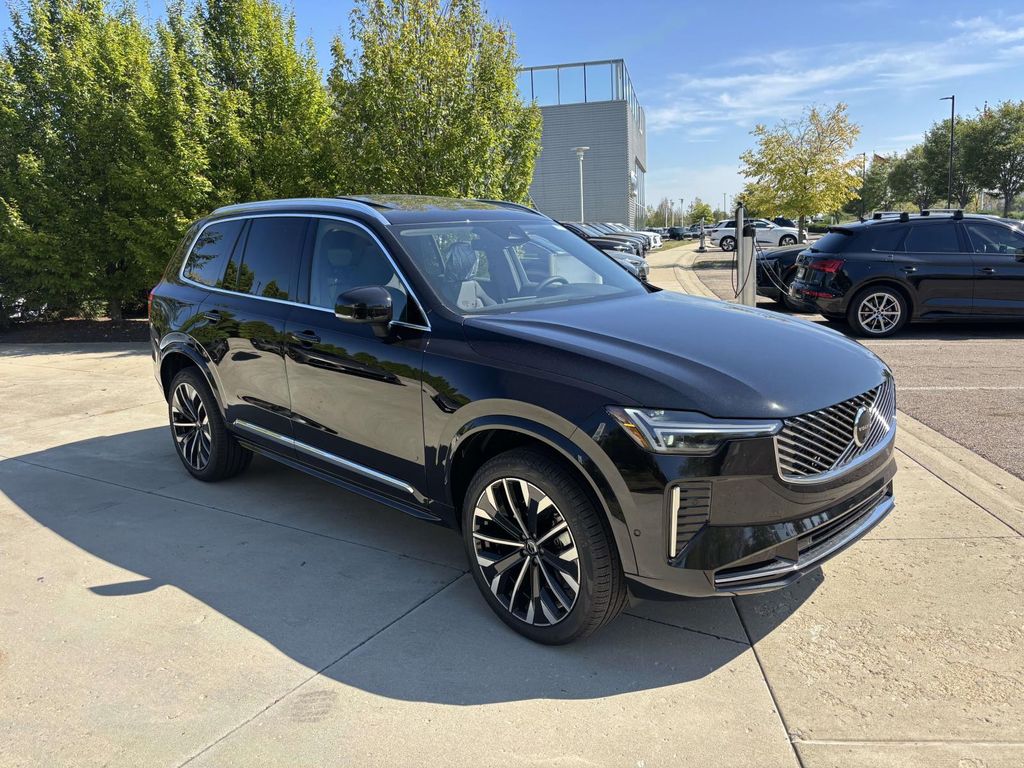 2026 Volvo XC90 Plus's photo