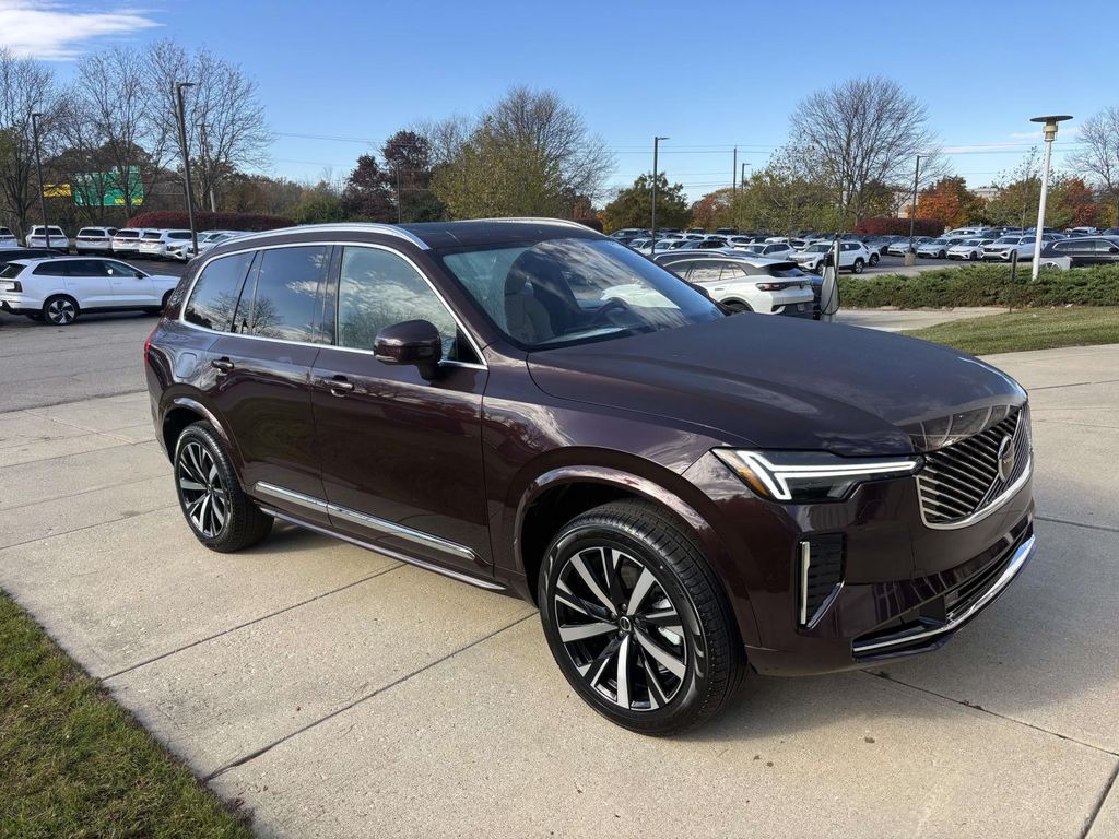 2026 Volvo XC90 Core's photo